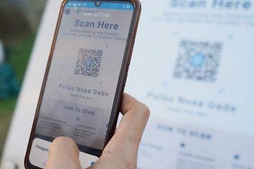 Ilustrasi - Satpam mal dilarang memindai barcode sertifikat vaksin Covid-19