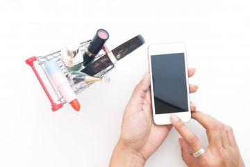 Tak Perlu Keluar Rumah, Ini 4 Tips Belanja Kosmetik Online di Era Pandemi Covid-19