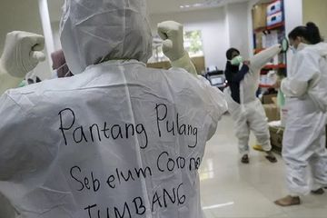 Semangat para nakes yang bekerja untuk kesehatan pasien Covid-19.