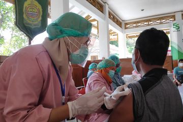 Jawaban Satgas Covid19 Indonesia tentang pertanyaan masyarakat mengenai vaksin. Baca supaya tidak galau lagi.