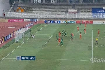 Tayangan ulang gol yang diciptakan Irfan Bachdim pada laga Persiraja vs PSS (11/9/2021).