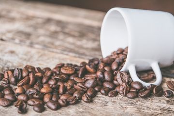 Keramas dengan Kopi Bubuk dan Sampo Diklaim Bisa Cegah Rambut Rontok