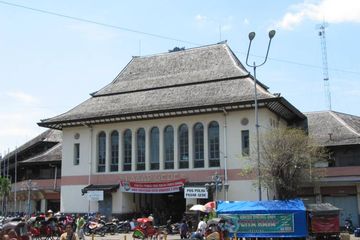 Pasar Gedhe yang berlokasi di Kota Solo. Sebenarnya apa sih perbedaan antara Solo dengan Surakarta?