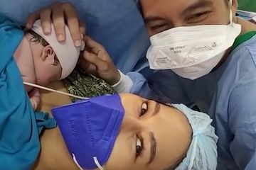 Paula dan Baim Wong, saat anak keduanya lahir dan melakukan IMD.
