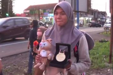 Atlet Pon Jabar Yang Raih Medali Emas Di Pon Xx Papua Nekat Pulang Kampung Ongkos Sendiri Dan Tidak Karantina Ridwan Kamil Buka Suara<script async src=