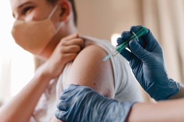 Vaksin Covid-19 booster dengan vaksin Pfizer yang diberikan kepada merek ayang telah lengkap mendapat vaksin Sinovac menghasilkan imunitas luar biasa.