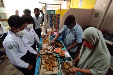 Kantin sekolah ditutup untuk cegak hepatitis akut.