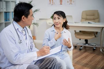 Wanita menopause tetap perlu melakukan screening untuk memastikan tidak ada masalah pada kesehatannya.