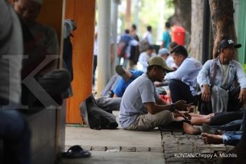  Ratusan juta orang menjadi miskin akibat pandemi Covid-19.