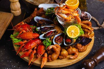 Makanan laut jadi salah satu pantangan asam urat yang perlu diketahui