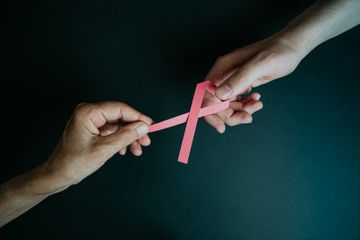 Tak Hanya Kemoterapi, Ini 3 Jenis Pengobatan Kanker Payudara Lainnya