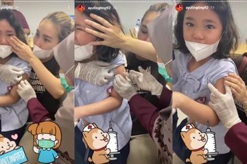 Ayu Ting Ting temani Bilqis suntik vaksin pertama di sekolah.