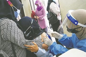 Sudah ada Surat Edaran, jika gruu dan murid menolak divaksin akan dikenakan sanksi oleh pemerintah Riau.