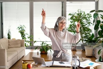 Healthy Move, Ini Dia 7 Manfaat Berdansa Bagi Kesehatan Lansia