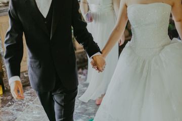 Pernikahan seorang guru yang dihadiri banyak murid