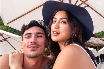 Dipeluk Mesra Vincent Verhaag di Kolam Renang, Jessica Iskandar ...
