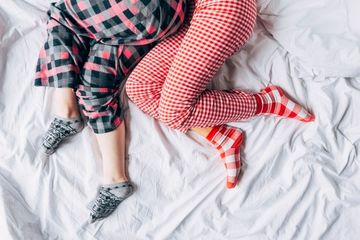 Manfaat tidur memakai kaus kaki.