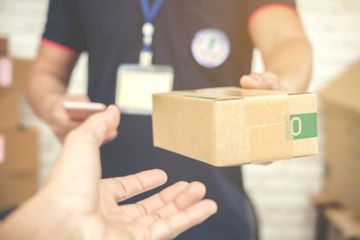 Penularan Covid-19 varian Omicron dari paket.