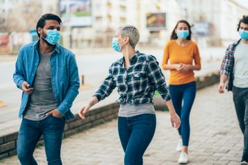 Semakin bagus jenis masker yang dipakai, semakin kita bisa dekat dengan lawan bicara.