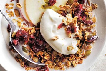 Granola diyakini menyehatkan dan baik untuk menu sarapan. Nyatanya sebaliknya.