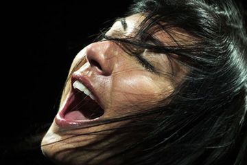 Ciri perempuan nafsu seks tinggi dilihat dari 3 kacamata berbeda.