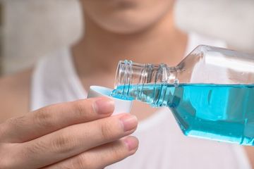 6 Rekomendasi Obat Kumur Antiseptik Sering Digunakan Untuk Atasi Sariawan Membandel
