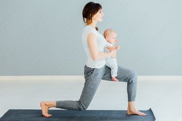 Ada beberapa latihan yang dapat kita lakukan bersama bayi untuk menurunkan berat badan.
