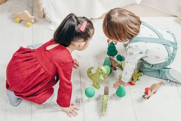 Moms, begini tips menghadapi anak yang sering meminta mainan baru.
