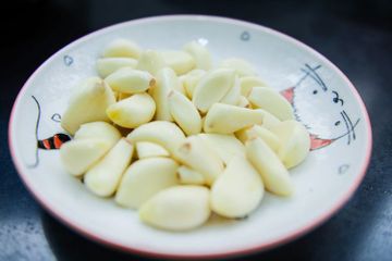Bawang putih bisa dimanfaatkan sebagai obat kuat alami.