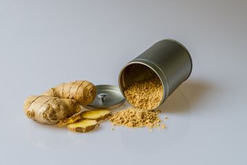 Cara buat masker rambut jahe dan perasan lemon untuk perawatan rambut.