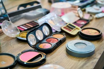 4 Tips Aman Memilih Kosmetik untuk Kulit Sensitif, Hindari Wewangian