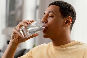 Dianjurkan Minum Air Hangat Setiap Sahur, Bukan Air Dingin, Manfaat Ini Didapat