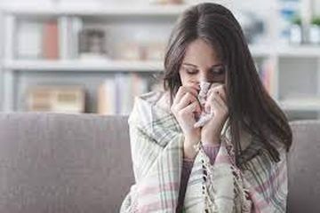 Hidung mengeluarkan ingus berair lebih sering terjadi di musim hujan yang dingin.