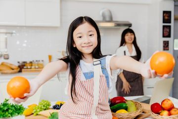 Memenuhi vitamin C anak selama puasa.