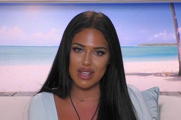 Bintang Film Reality Show Love Island Anna Vakili Hampir Mati Sehabis Operasi Pembesaran Bokong, Darah Berceceran Hingga ke Hotel