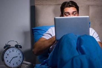 Salah Satu Ciri Kecanduan Pornografi, Cuek Melihat Konten Porno Meski Banyak Orang di Sekelilingnya
