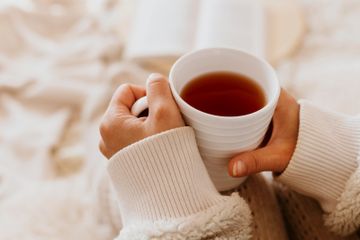 Minum teh tawar untuk menurukan kolesterol tinggi.