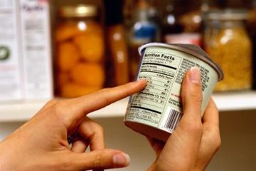 Selalu membaca label kemasan untuk mengetahui kandungan lemak, gula dan garam.