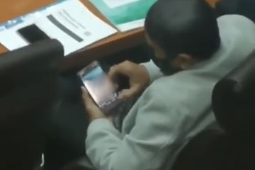 Keciduk Nonton Video Porno, Harvey Malaiholo Nangis Kehilangan ...