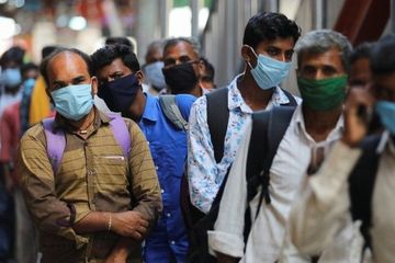 Kasus Covid-19 Melonjak Tajam, India Wajibkan Penggunaan Masker Lagi