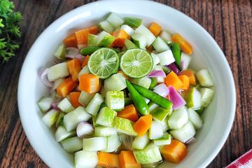 Acar Bisa Kendalikan Dampak Buruk dari Makanan Bersantan.