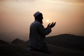 Tips sukses puasa ramadan hingga 10 hari terakhir bagi lansia dan komorbid dari dokter.