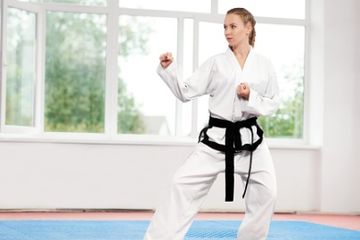 Olahraga bela diri taekwondo membuat tubuh bugar dan langsing.