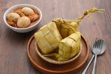Manfaat menyantap ketupat saat hari raya lebaran.