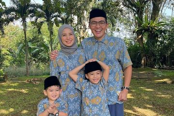 Tya Ariestya dan keluarga. 