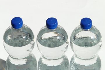 Penggunaan botol plastik BPA masih diizinkan di sejumlah negara maju.