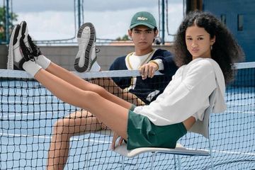 Mengusung Konsep Siluet Sneaker Klasik Dengan Material Transparan ...