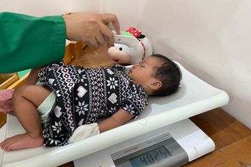 Cara tindik bayi di puskesmas.