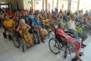 Menteri Risma Kisahkan Banyak Lansia  yang Dibuang Keluarganya, Mereka yang Tinggal di Rumah juga Rentan Dibully.