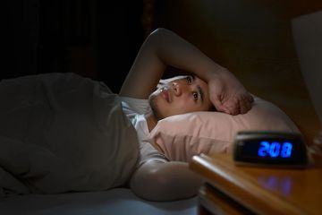 Jika Pasangan Sulit Ereksi, Cek Apakah Dia Mengalami Insomnia